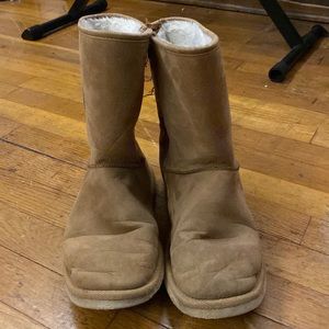 Tan Bass knock-off uggs size 9